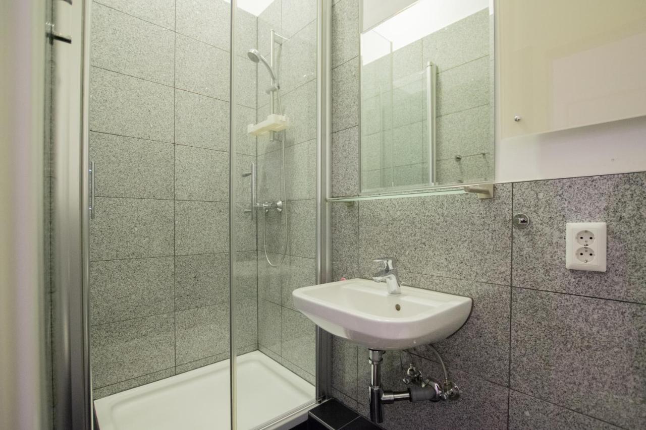Raj Living - 1 Or 3 Room Apartments - 20 Min Messe Dus And Old Town Dus Dusseldorf Exterior photo